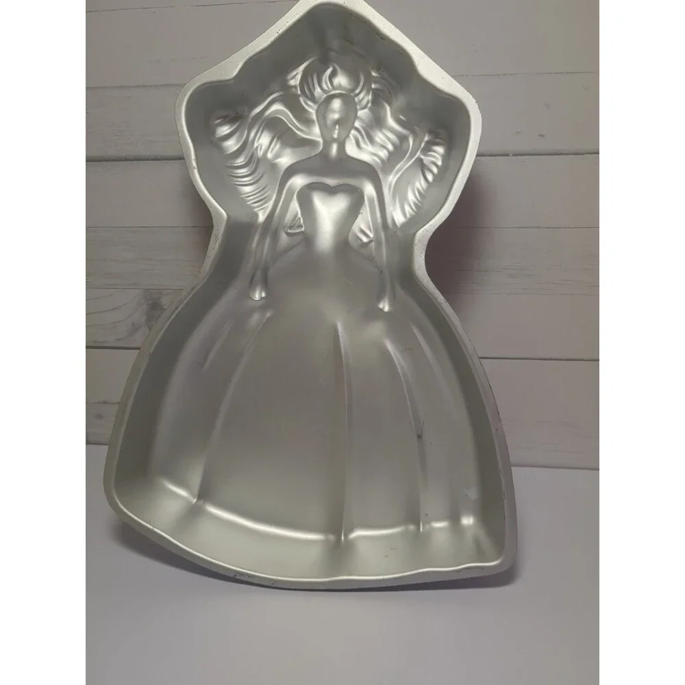 Wilton Barbie Princess Cake Pan 2105-2551 Vintage 1992 Aluminum Silver